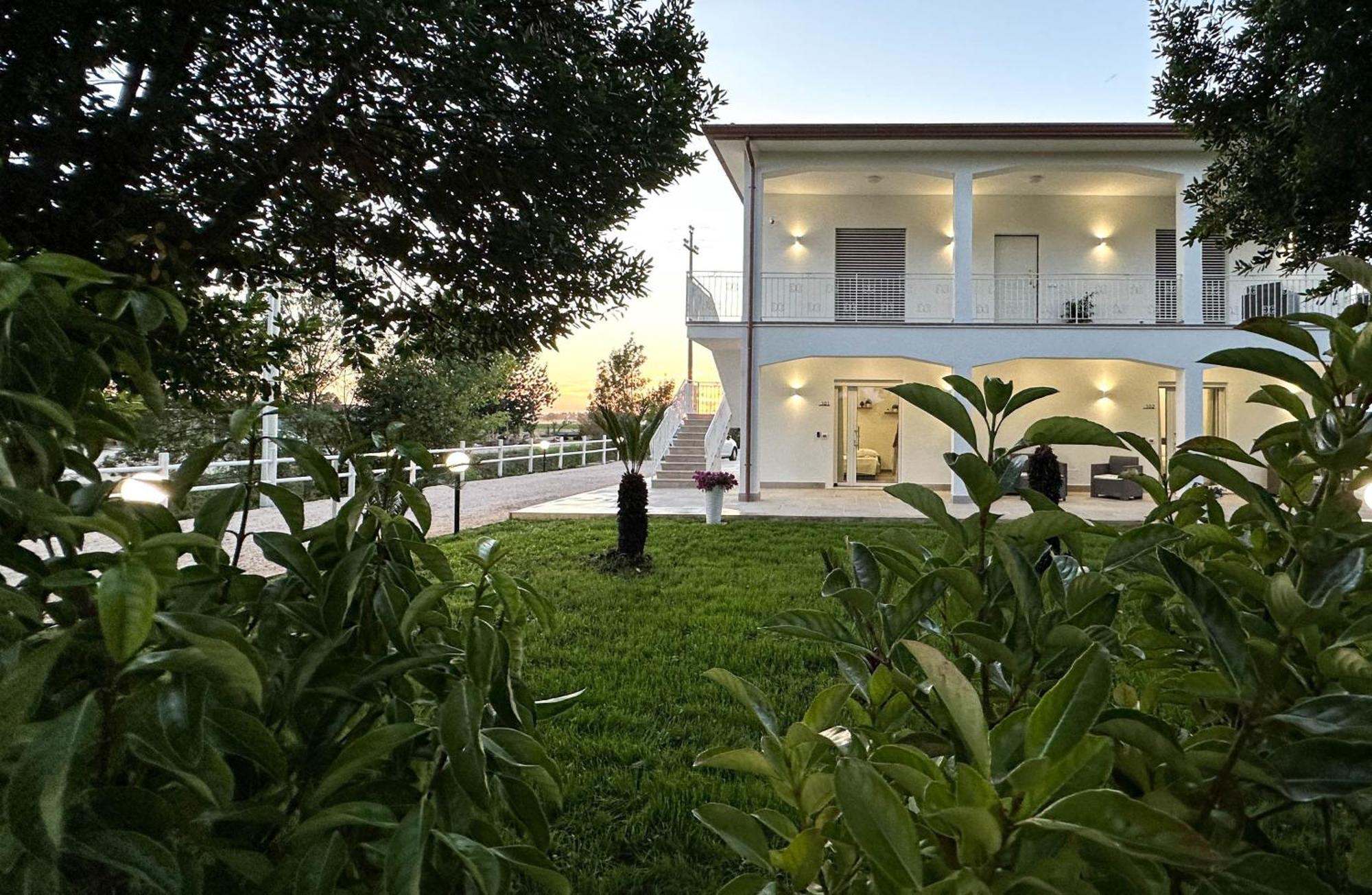 Tenuta57 - Nuovissimo - Immerso Nella Tranquillita - Pochi Minuti Dal Mare Di - Private Parking - Free Wi-fi *
